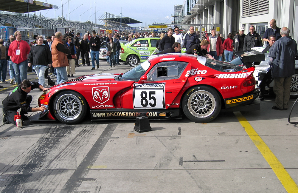 Viper, Einblick in die Boxengasse (2)