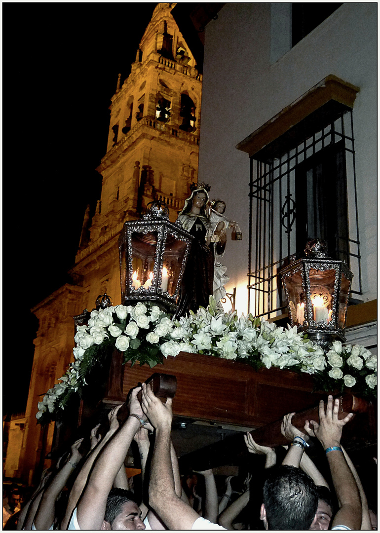 Virgen y campanario