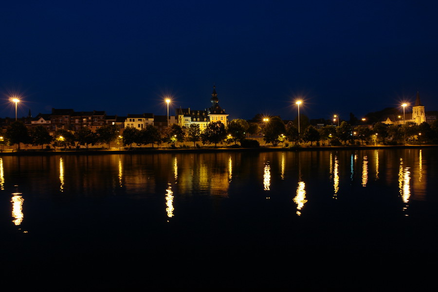 Vise (Belgien) bei Nacht