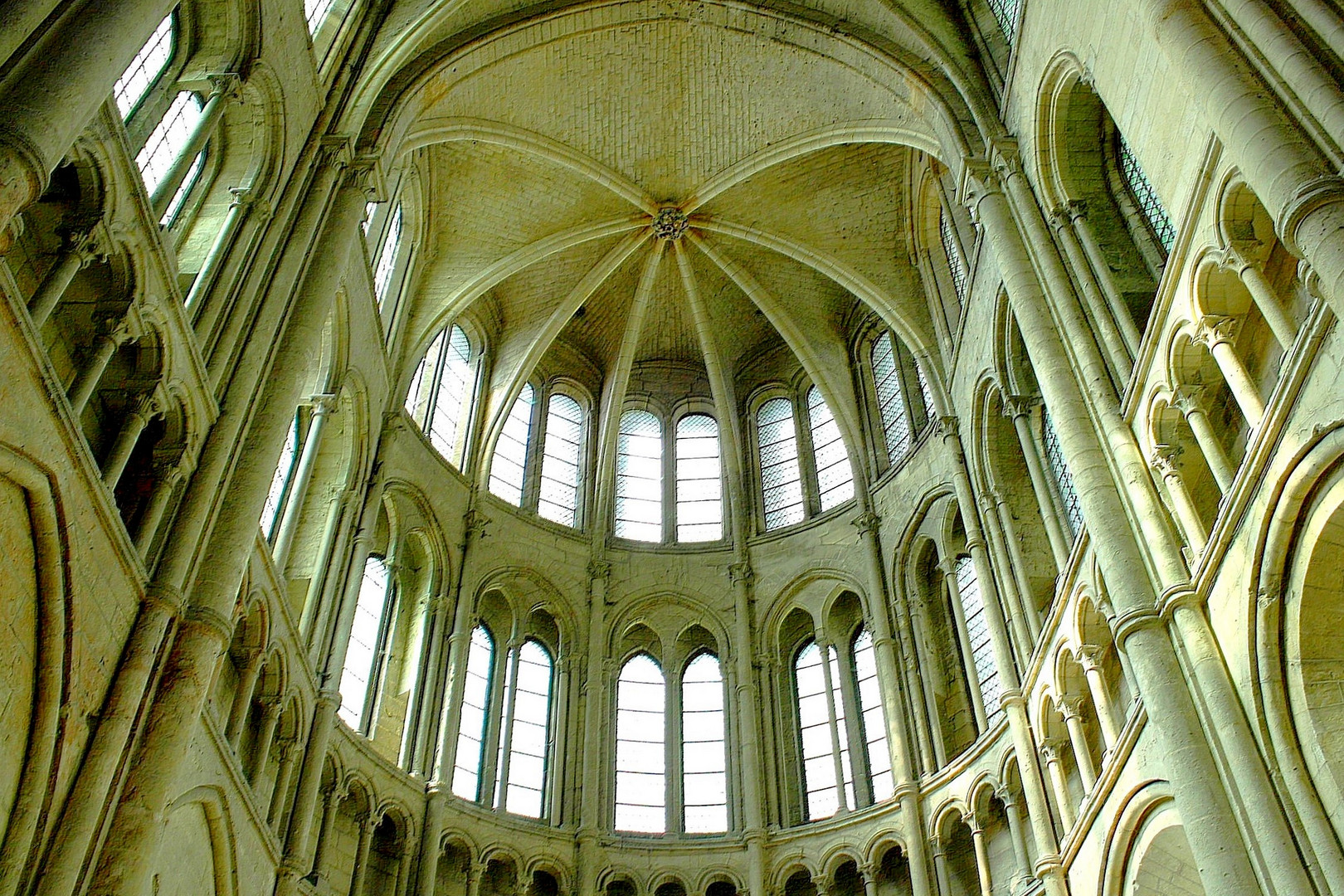 Vision du choeur Cathédrale de Noyon