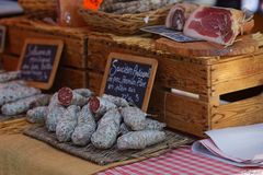 Visite au marché de Bédoin (6) - le saucisson 