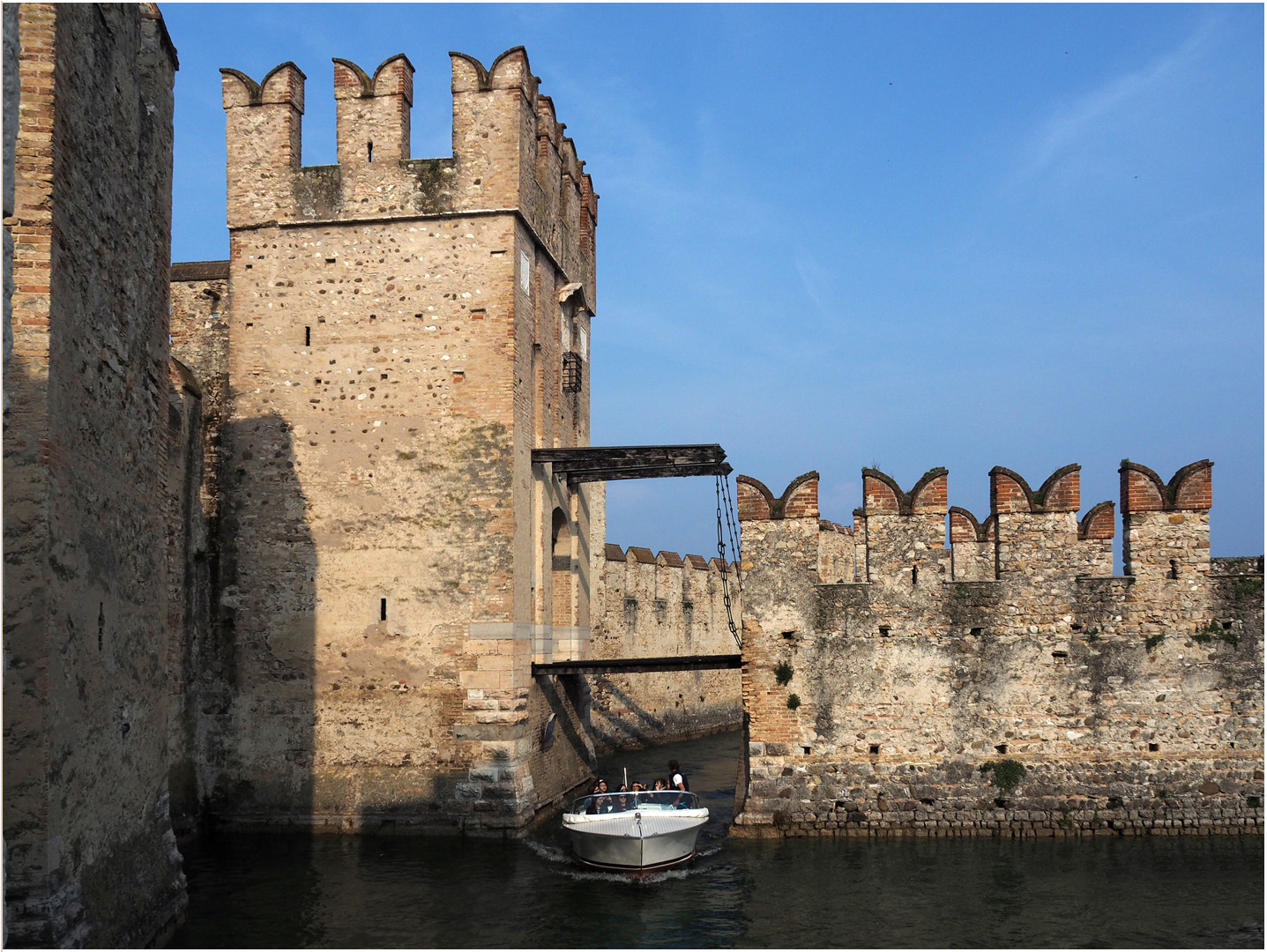 Visite lacustre du Château des Scaligeri à Sirmione