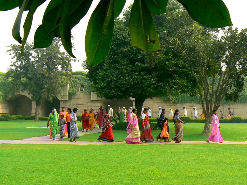 Visiteurs au mémorial de Gandhi