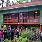 Visitor queue in front the house of Uncle Ho