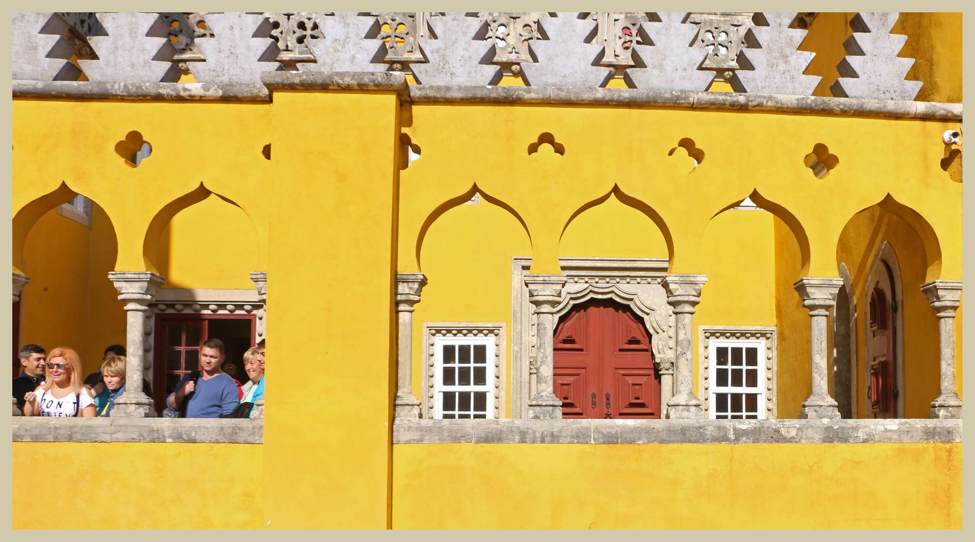 visitors at palace do pena 4