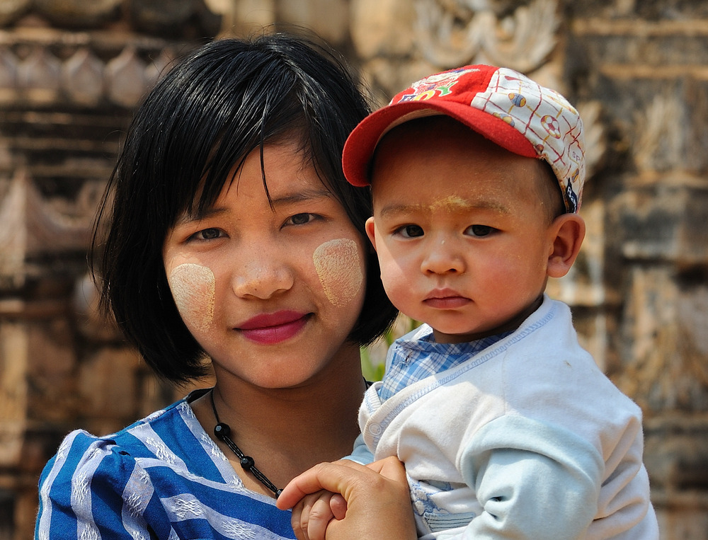 Visitors of Kakku