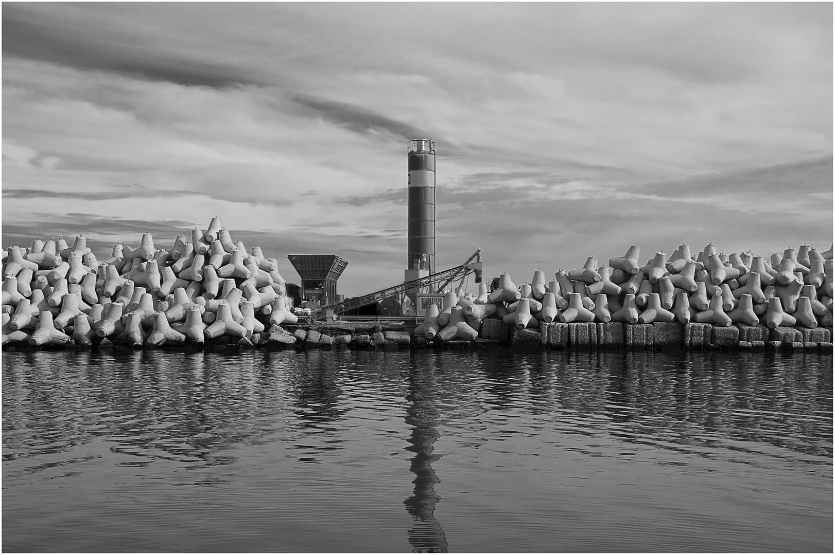 Vista B&W del Porto di pesaro