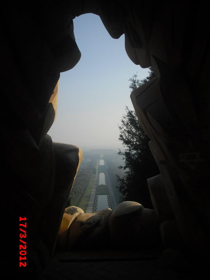 vista dalla grotta sulla reggia di caserta