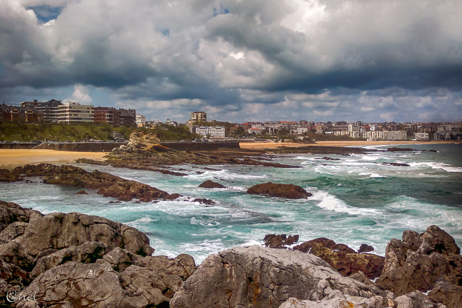 Vista de la playa del Camello y el Sardinero desde el Palacio de la Magdalena(Santander, Cantabria)