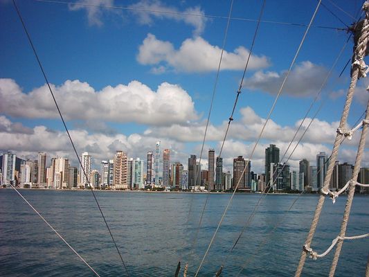 vista de una isla desde el barco Pirata ( Brasil )