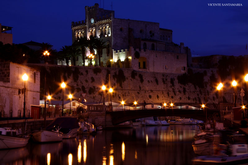 VISTA DEL AYUNTAMIENTO DESDE EL PUERTO