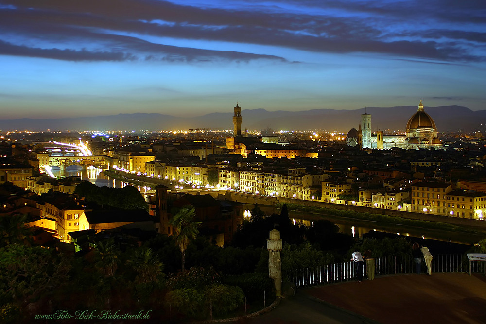 Vista della Piazza Michelangelo sui tetti di Firenze