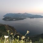 Vista dell'isola di Vulcano con l'Etna sullo sfondo