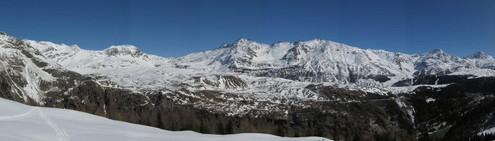 Vista di Montespluga e Madesimo