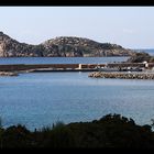 Vista sul porticciolo e sull'isola Rossa