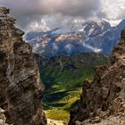 Vista tra le rocce