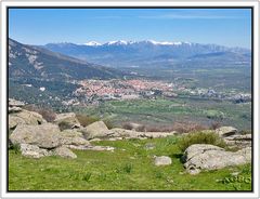 Vistas de El Escorial y la sierra de Madrid nevada