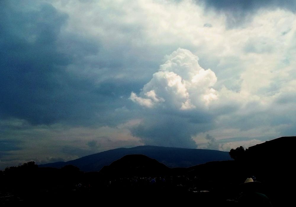 Vistas de tormentas y todo cielo