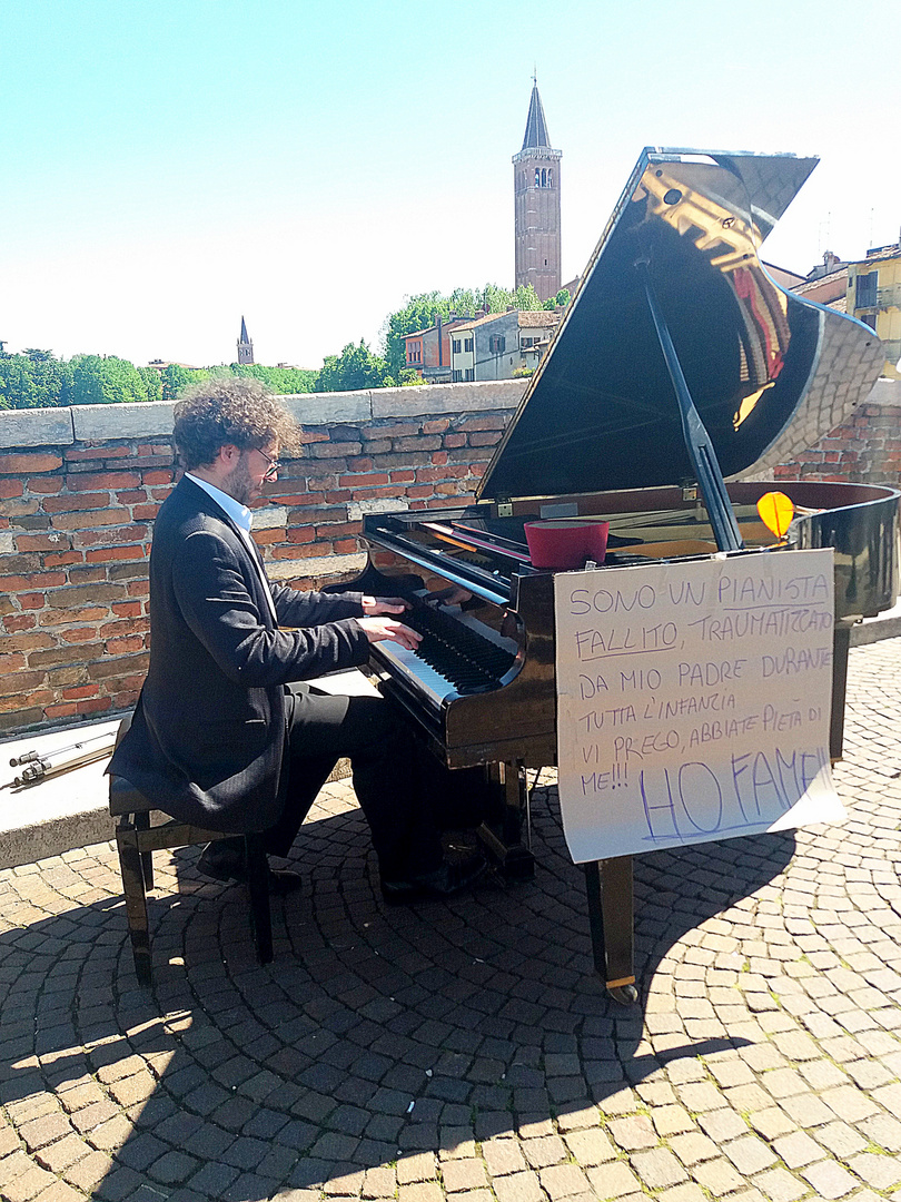 Visto quest'estate sul ponte della Pietra..