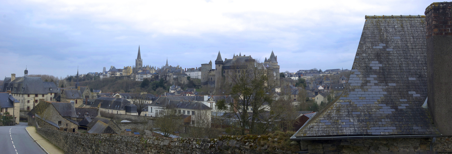 VITRÉ ET SON BEAU CHÂTEAU MÉDIÉVAL