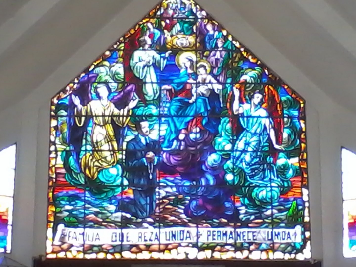 VITRAL DE LA IGLESIA EN EL SANTUARIO A JOSE GREGORIO HERNANDEZ ISNOTU ESTADO TRUJILLO