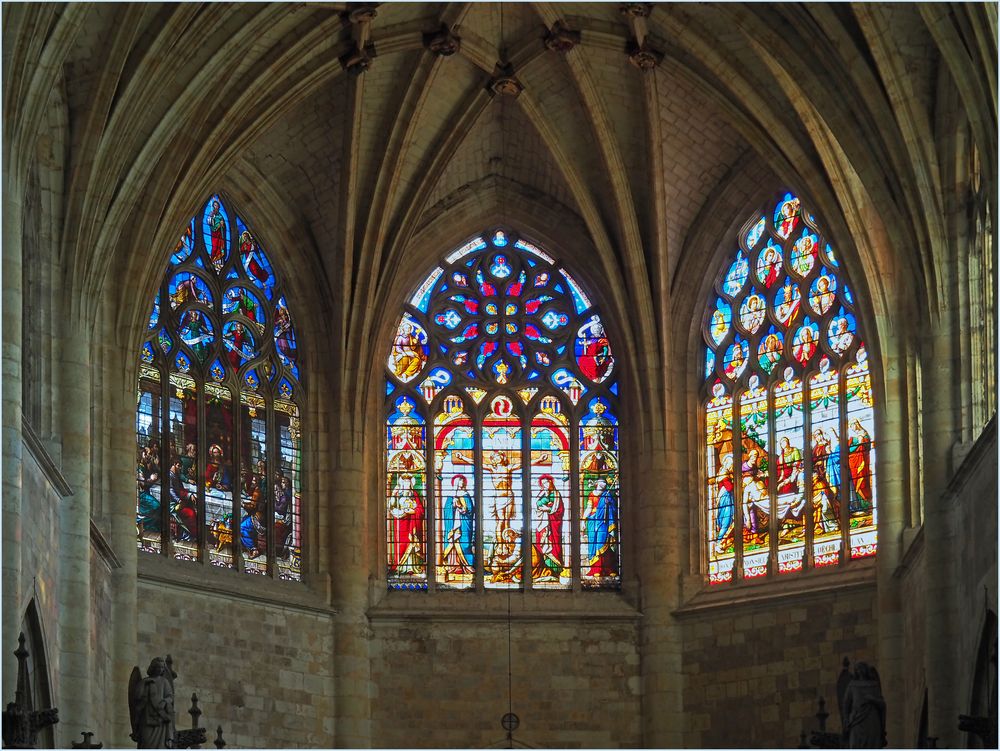 Vitraux du choeur de la Cathédrale Saint-Pierre de Condom