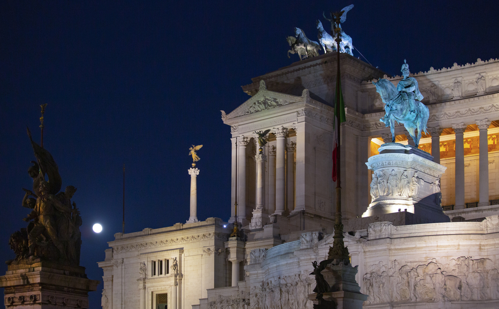 Vittorio Emanuele II. mit Mond