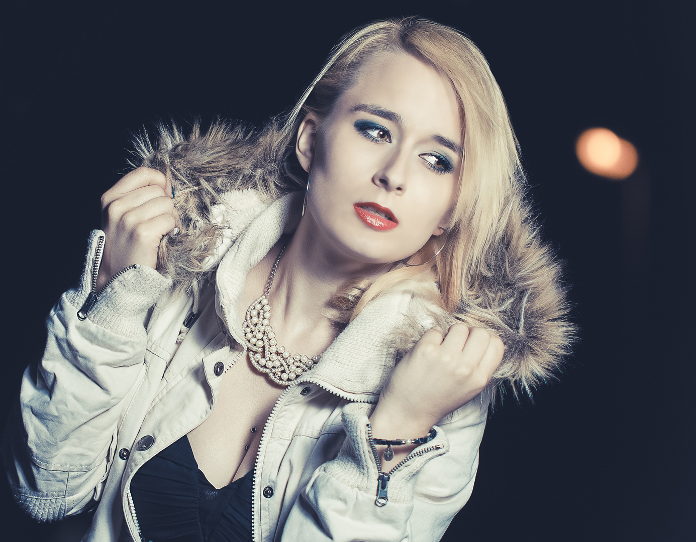 Vivi Foto & Bild | portrait, portrait frauen, outdoor Bilder auf ...