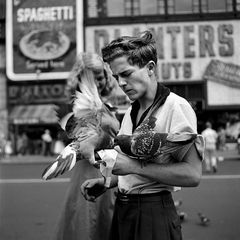 Vivian Maier, ragazzo con piccioni, senza data