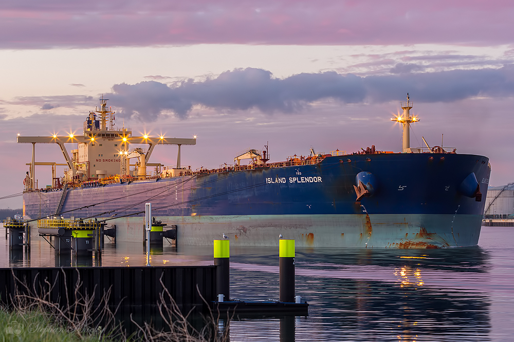 VLCC bei Sonnenaufgang