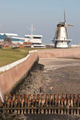 Vlissingen - Boulevard de Ruyter - View on Oranjemolen