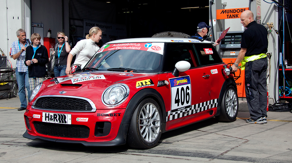 VLN-17.07.10, Schirra Mini muß auch mal tanken.