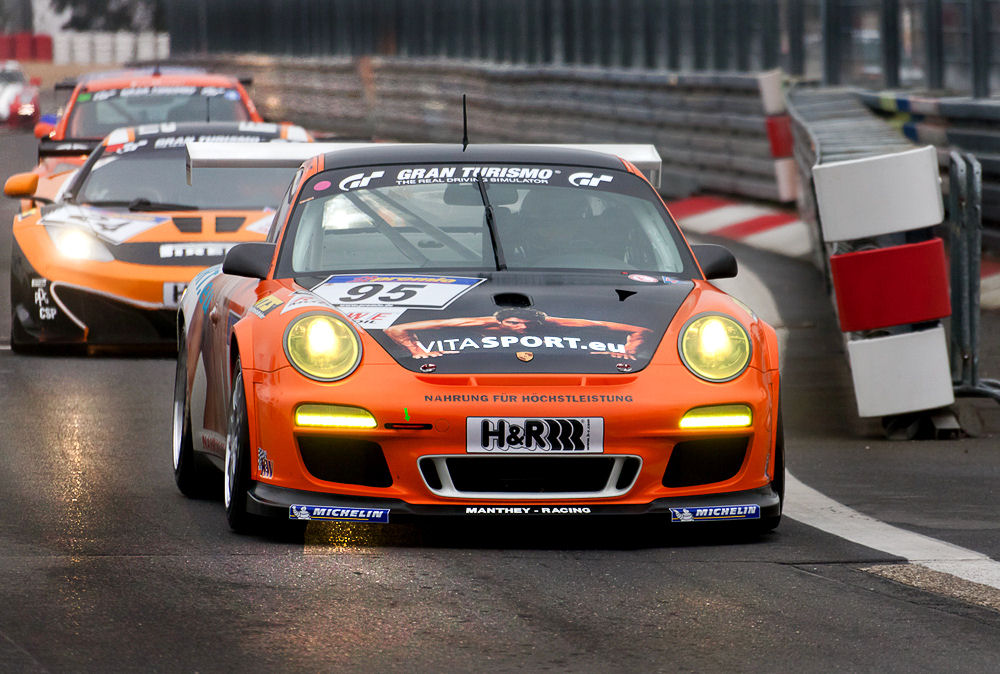 VLN, 31.03.12, Boxeneinfahrt beim Zeittraining..