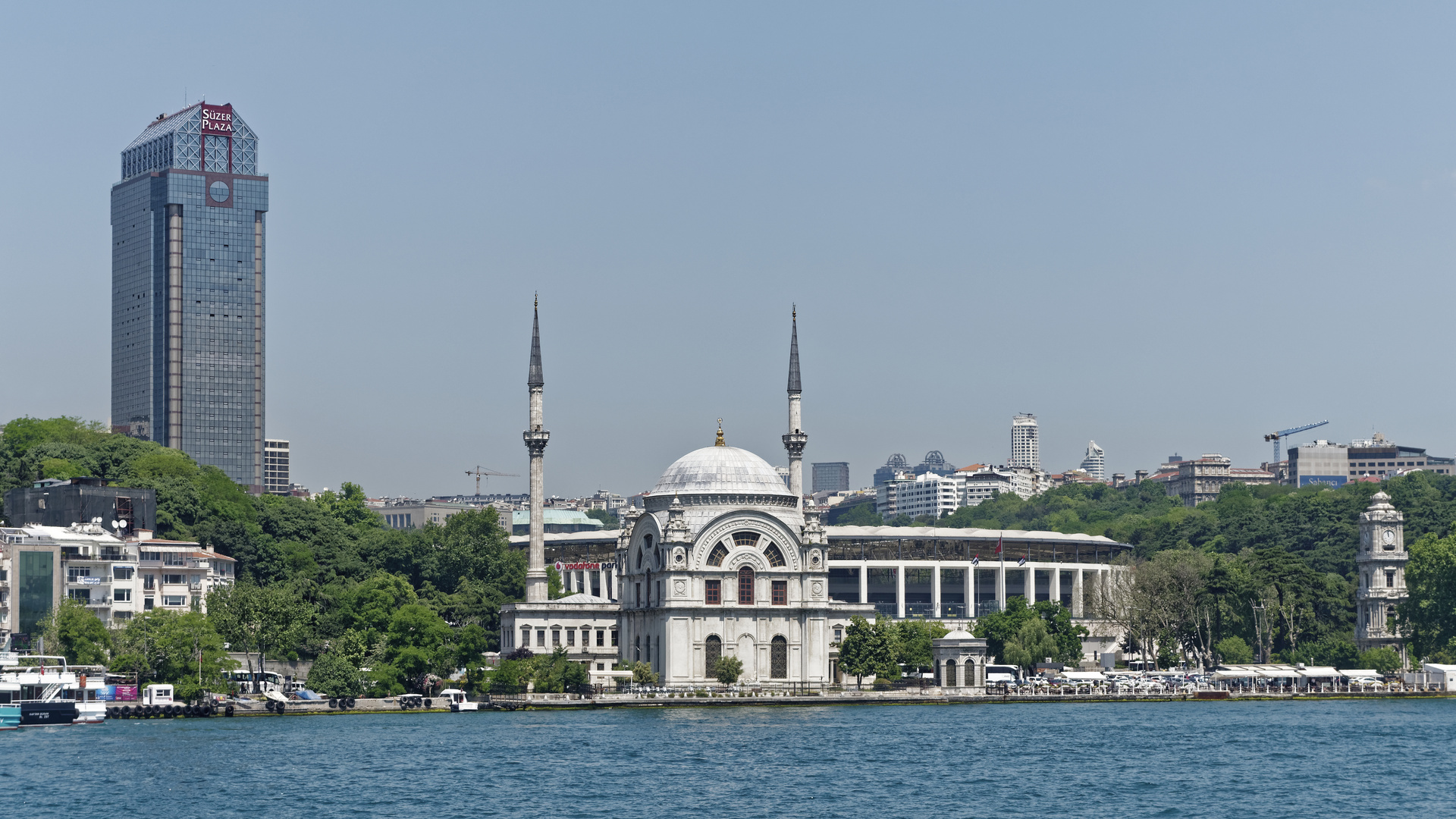 Vodafone Park und Moschee