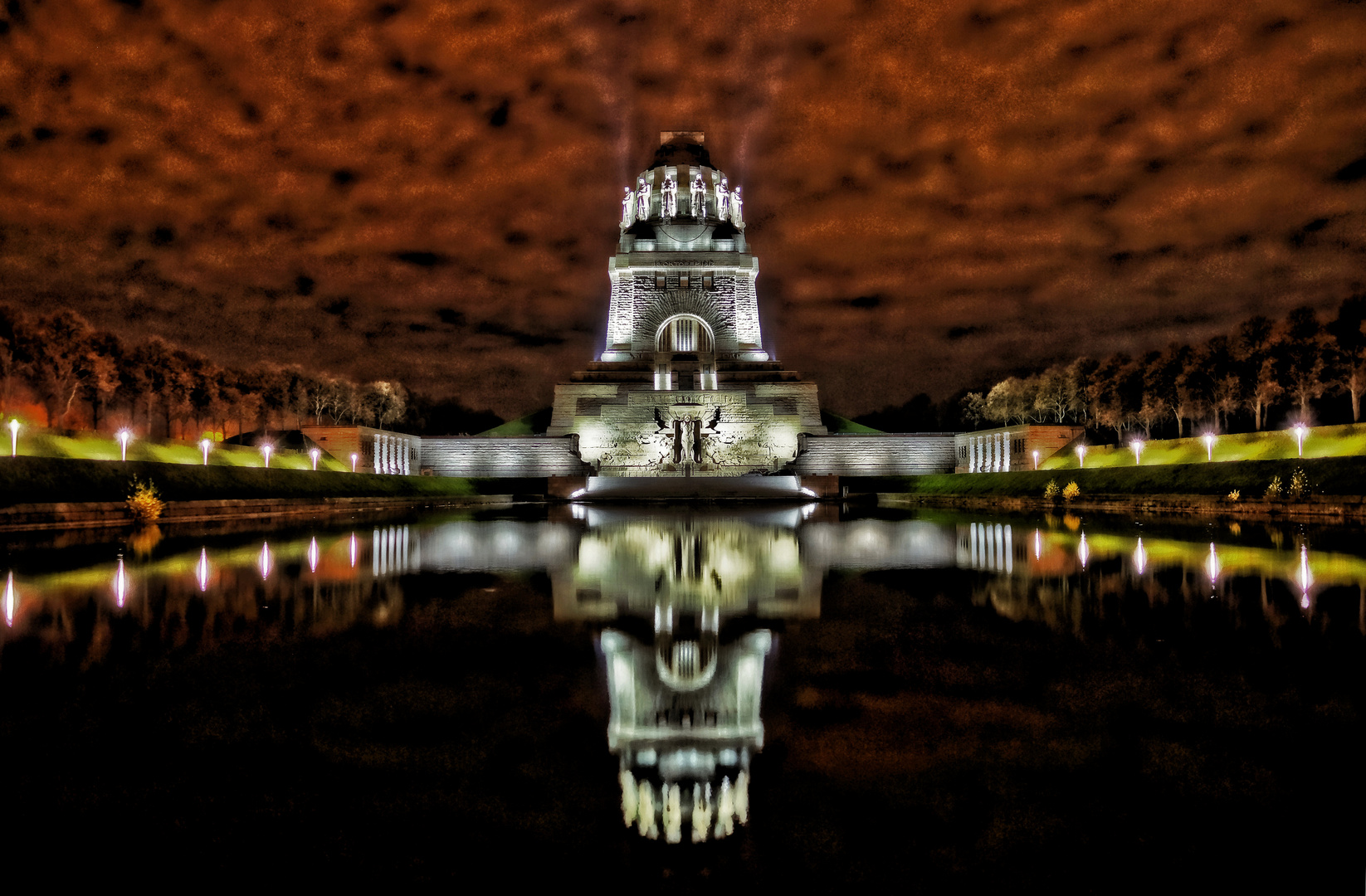 Völkerschlachtdenkmal am frühen Abend