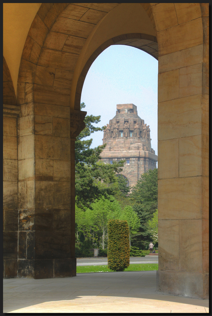 ...VölkerschlachtDenkmal...