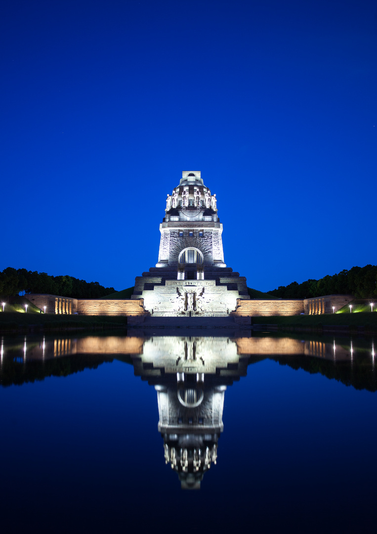 Völkerschlachtdenkmal in der blauen Stunde