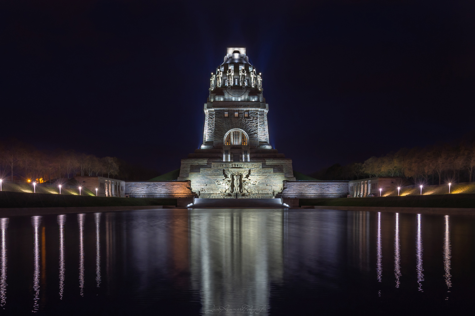 Völkerschlachtdenkmal Leipzig bei Nacht