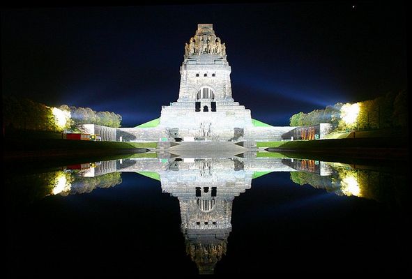Völkerschlachtdenkmal Leipzig bei Nacht