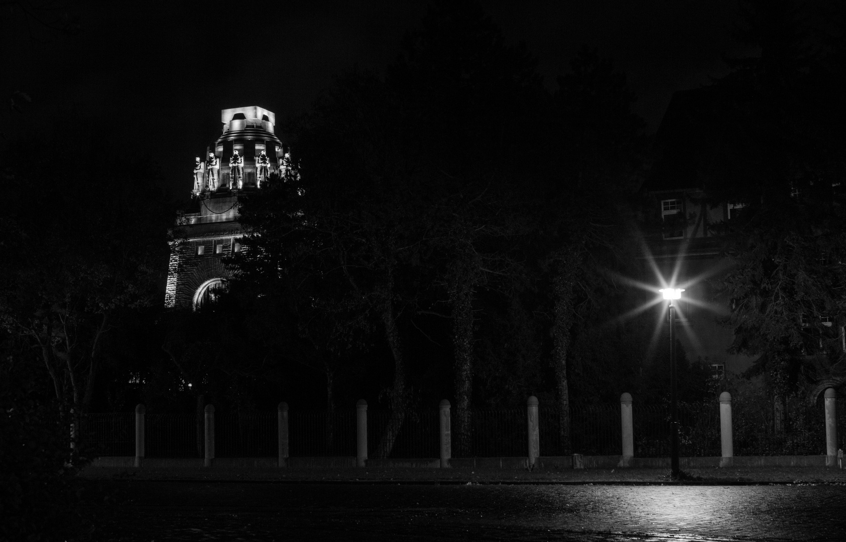 Völkerschlachtdenkmal Leipzig bei Nacht