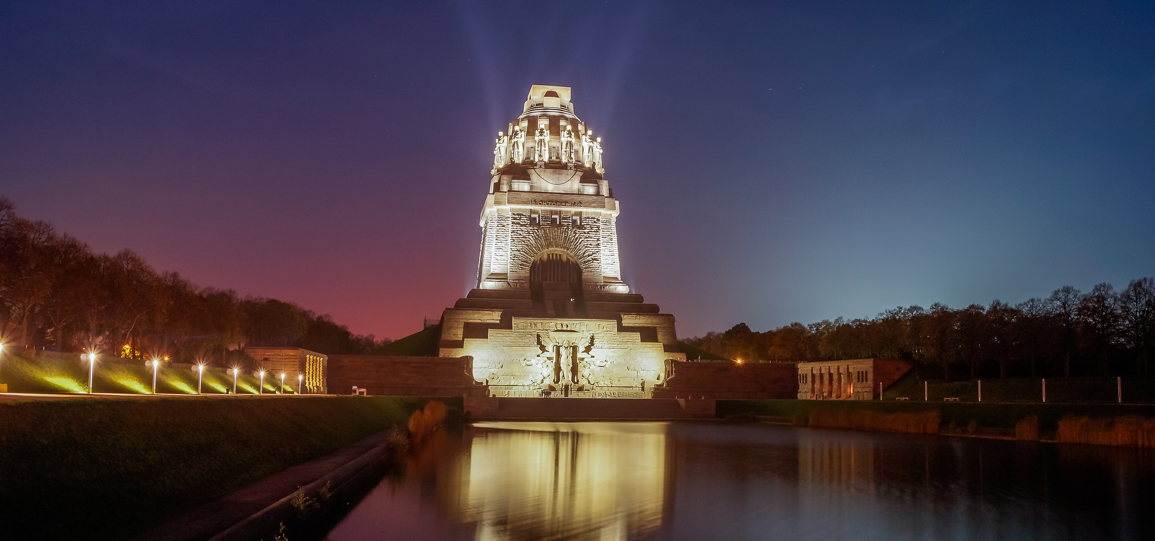 Völkerschlachtdenkmal Leipzig bei Nacht II