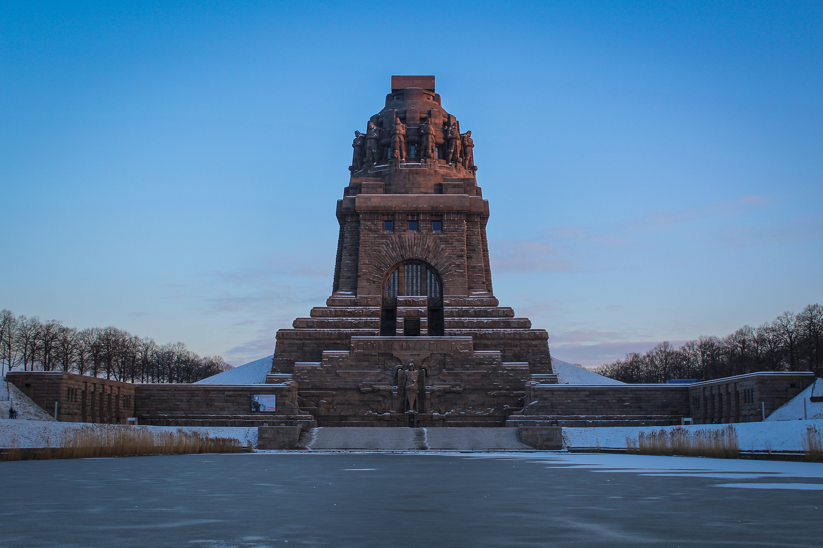 Völkerschlachtdenkmal Leipzig im Sonnenuntergang