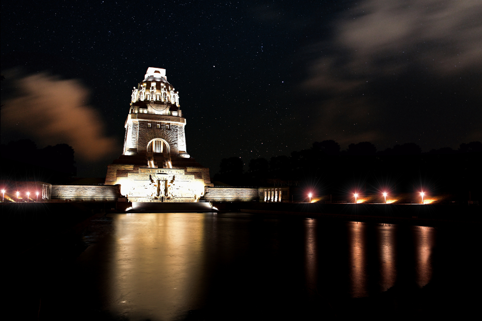 Völkerschlachtdenkmal nachts