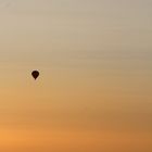 Vogel und Heißluftballon