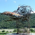 Vogelkopf mit zwei Sesseln und Tisch im "1. Stock"