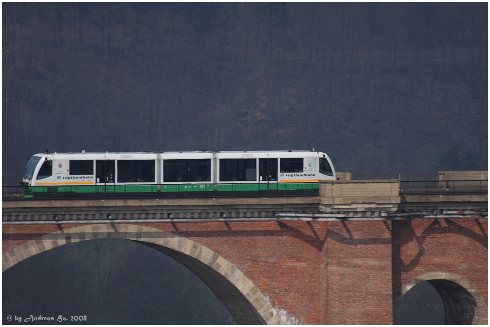 Vogtlandbahn auf der Elstertalbrücke