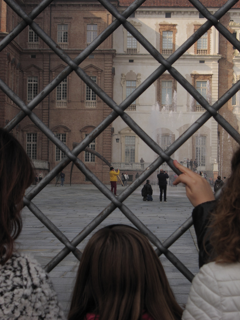 "Voi fuori."