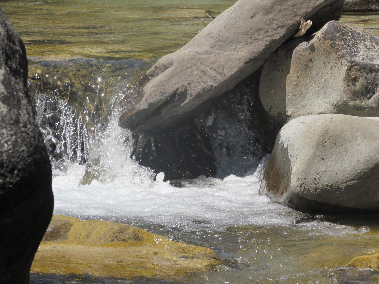 ...Voici le bas du torrent...réponse de la photo : qu'est-ce donc ?