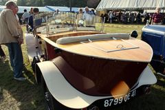 VOITURE AMPHIBIE ,,,??? NON,,,, MAIS CAROSSERIE EN BOIS