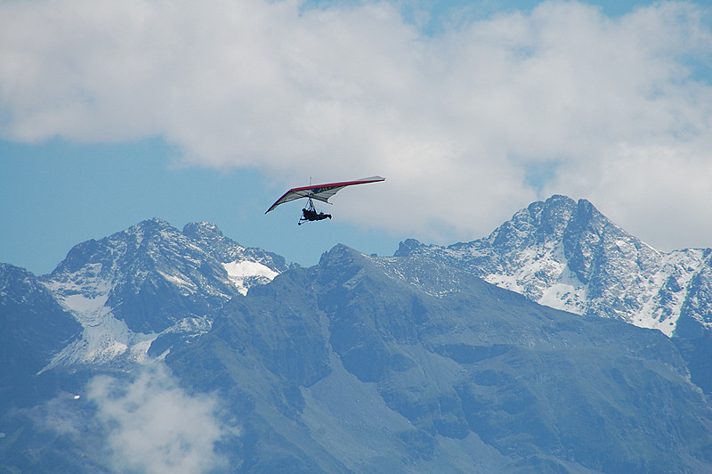 Vol dans les montagnes !